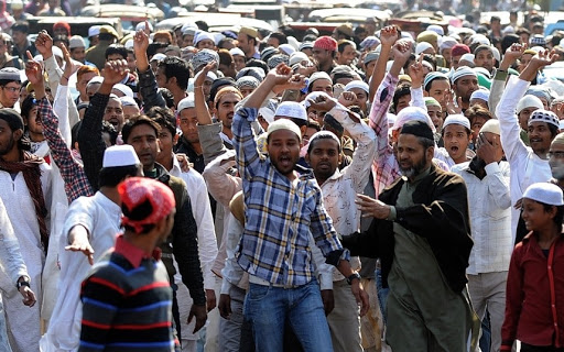 Pakistanis celebrate ganging up of Hindus in the GUlf countries even as prominent personalities from the Middle-East target the beleaguered Hindus