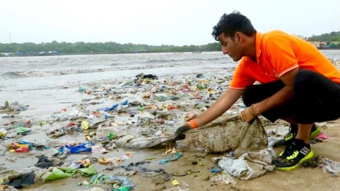 Lawyer-cum-evironmental activist Afroz Shah harassed by Mumbai Police for helping migrants and poor amidst coronavirus lockdown