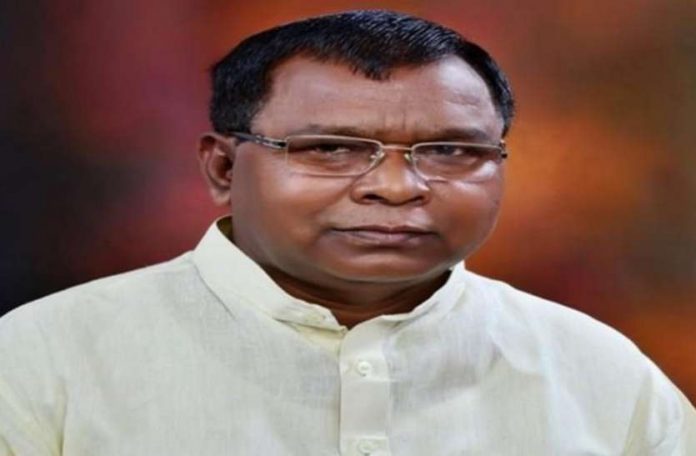 Some Twitter users were seen making extremely derogatory, casteist remarks against former BJP MP Hari Manjhi