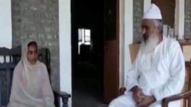 Pakistan: Minor Hindu girl abducted and forcibly converted to Islam, watch how influential Islamic cleric Mian Mithoo makes her embrace Islam
