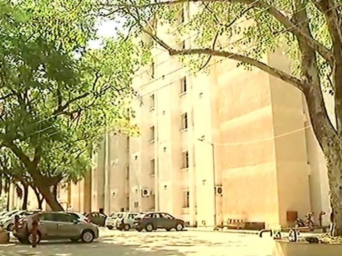 Old man suffering from pneumonia jumps to death from 4th floor of Indore hospital