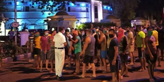 Hundreds of constables of West Bengal police protest in the PTS, claim barracks were nit sanitised after recent coronavirus cases were detected