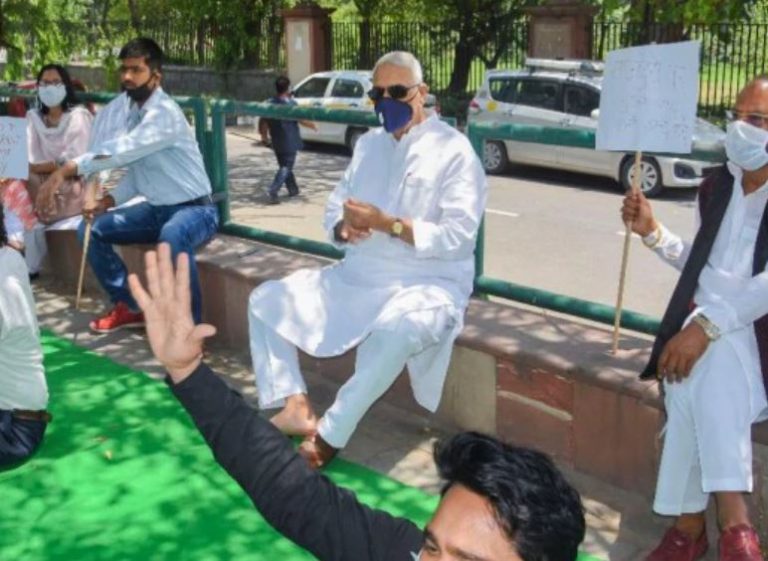 Ex-BJP leader Yashwant Sinha claims being arrested, was sitting on dharna amid lockdown