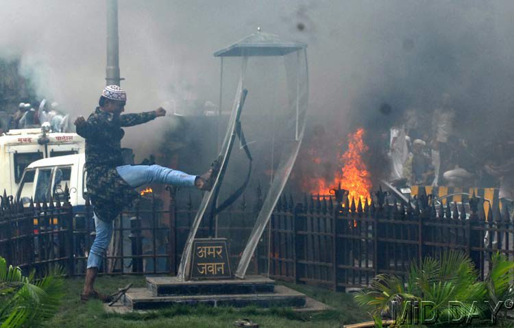 Once upon a time, Mumbai Police had waited till Eid to arrest Azad Maidan rioters
