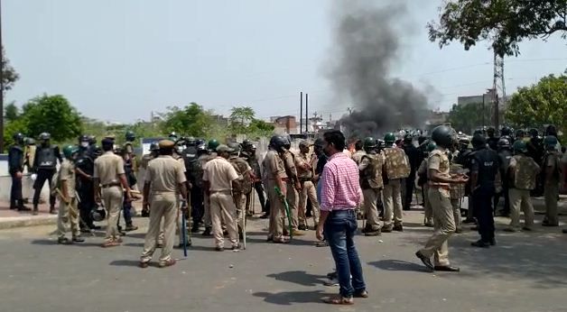 Clashes erupt between locals and police over lifting of containment zone in Orrisa's Rourkela