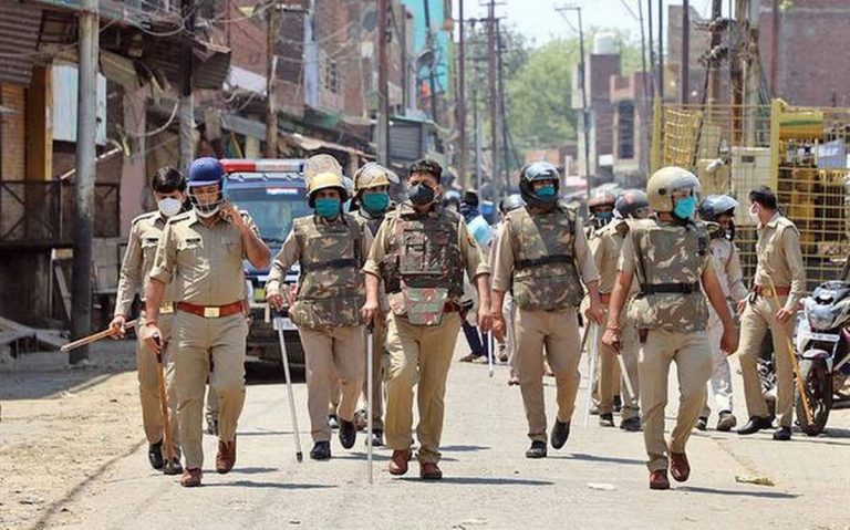 Uttar Pradesh: Mob pelt stone at police and free cow slaughter accused Afzal who was arrested, three policemen injured