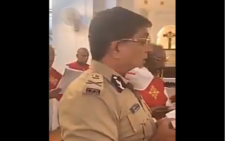Bengaluru Police Commissioner Bhaskar Rao violates social distancing norms as he prays at a city church amid lockdown, netizens express shock
