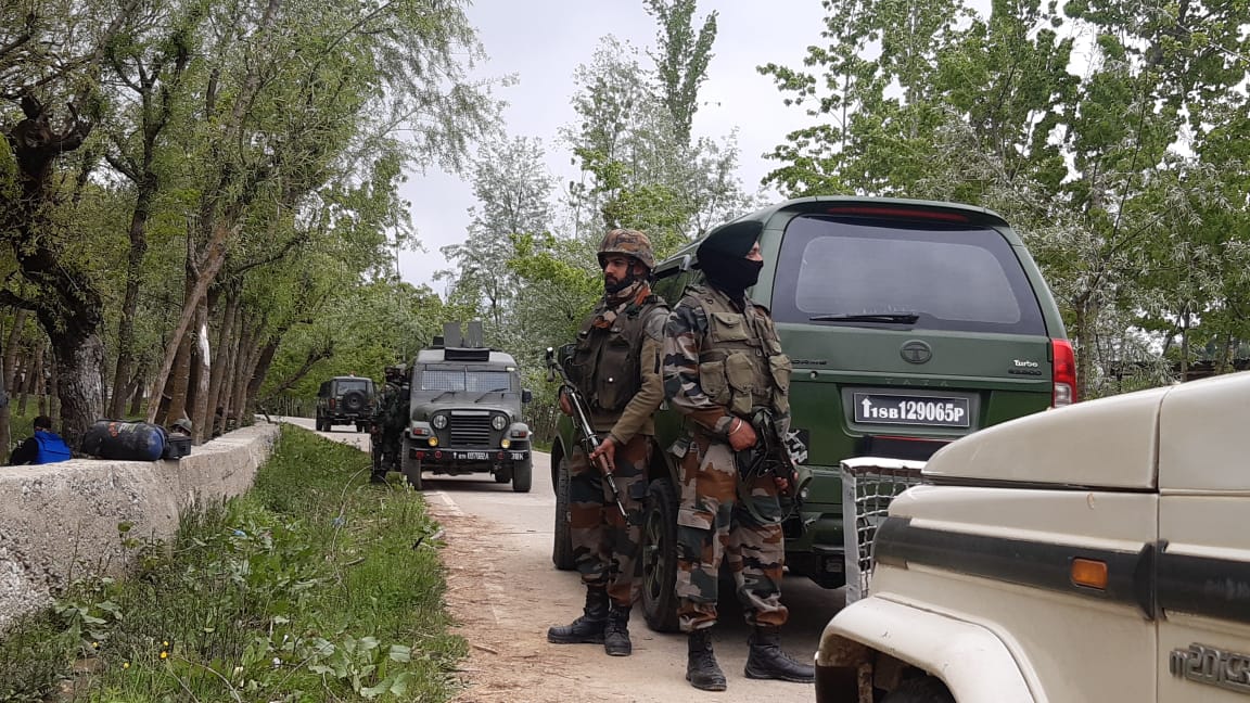 Four Indian Army personnel martyred in Handwara encounter