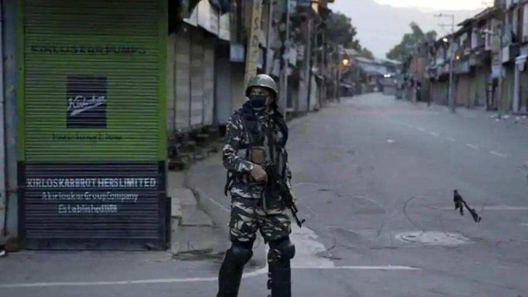 Terrorists attack patrol party of Jammu and Kashmir police in Pulwama, one cop martyred