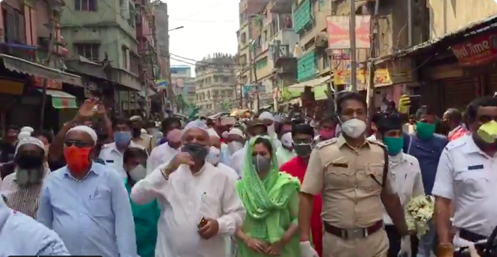 Hundreds including police and TMC leaders defy lockdown guidelines as they join ‘peace rally’ in Howrah. Watch video