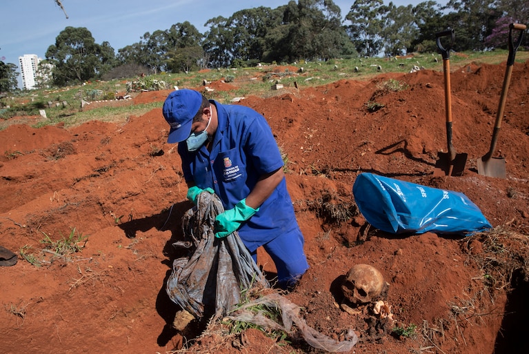 Brazil: As the coronavirus death toll rises, Sao Paulo authorities order exhumation of old corpses to make burial space for COVID-19 casualties