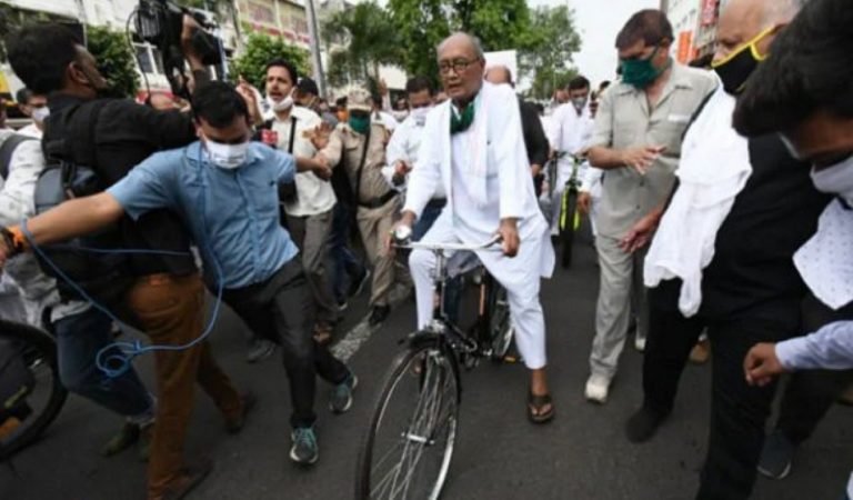 Bhopal: FIR filed against Congress leader Digvijay Singh for holding bicycle rally against fuel price hike without prior approval