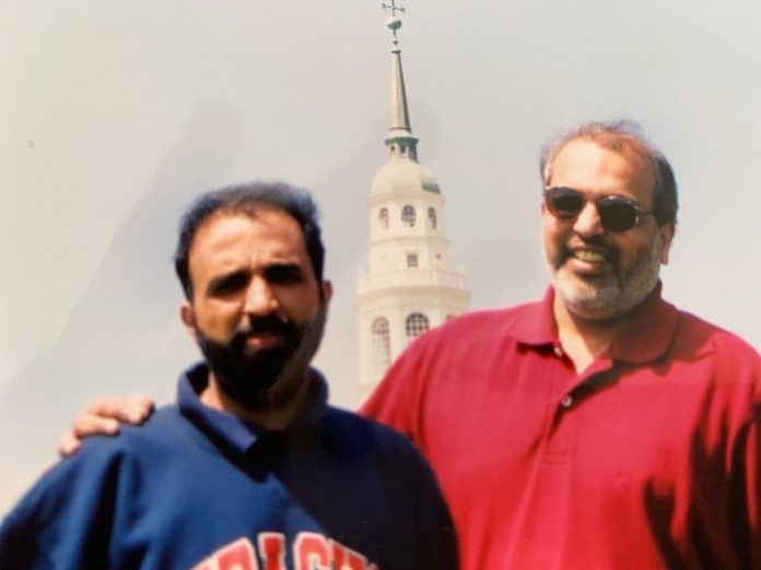 Sanjay Jha (L) with his brother Vibhuti Jha