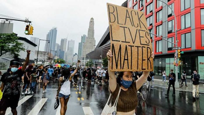 Mayor Bill de Blasio lifts curfew in New York City