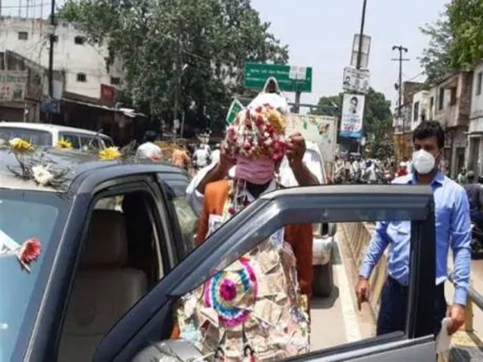 Groom challaned for not wearing mask