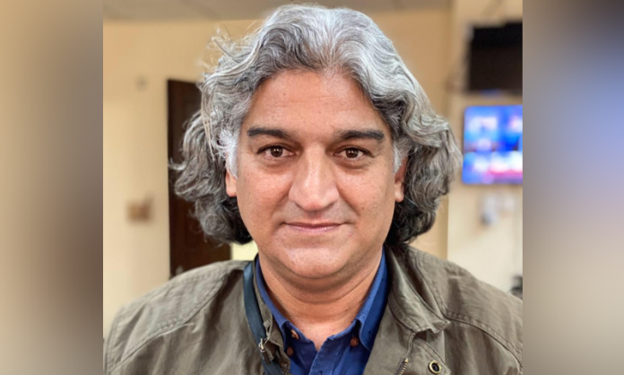 Pakistani journalist who had criticised military abducted in broad daylight, released after public outrage
