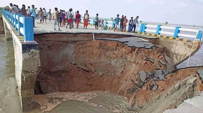Images shared by media portals claimed that the recently inaugurated Sattar Ghat Bridge has been washed away in heavy rains