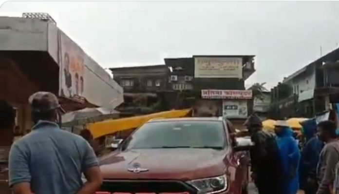 Son of Shiv Sena member threatens to fire traffic police officer