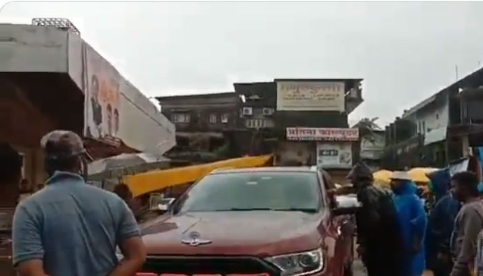 Watch: Son of Shiv Sena MP abuses traffic police officer, threatens to get him fired from a job