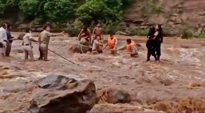Police rescues two girls who had gone in the Pench river to click a perfect selfie of themselves