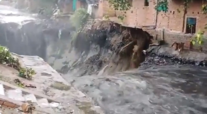 Rain in Delhi causes a house to collapse and fall into canal water. Watch video