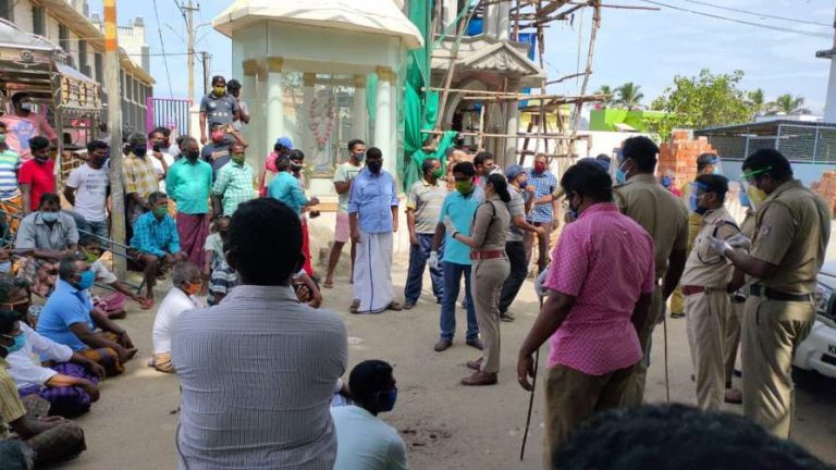 Kerala: Locals in Coronavirus hotspot Poonthura protest against lockdown restrictions, spit on healthcare workers collecting swab samples