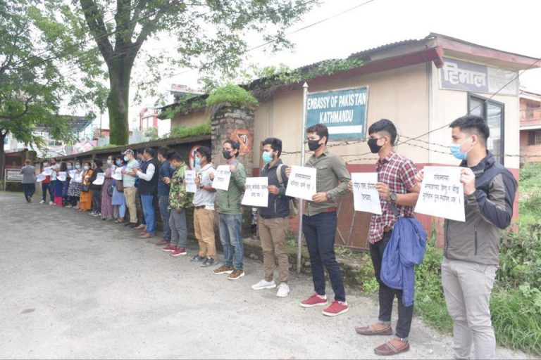 Hindus in Nepal protest against oppression of the Hindu community in Pakistan, burn Imran Khan’s effigy