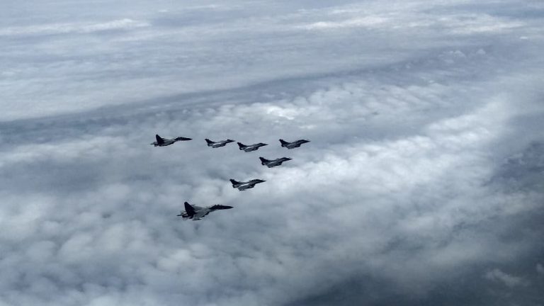 “Welcome to the Indian Ocean”: Indian Naval warship welcomes the Rafale as it establishes contact. Listen in