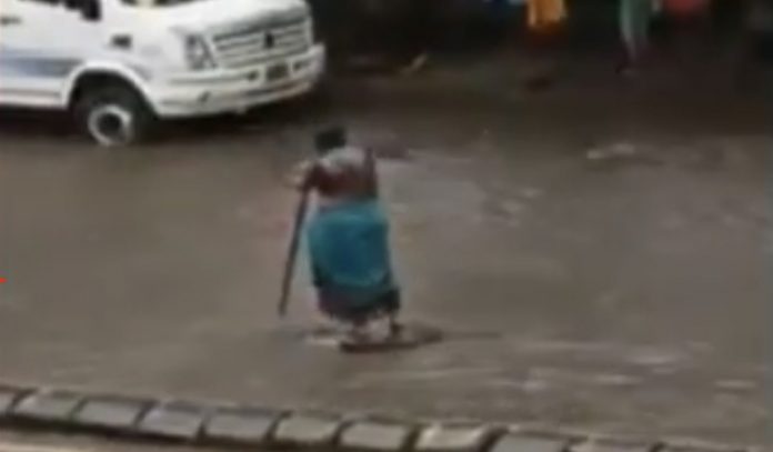 Kanta Murti was seen guarding a manhole in Matunga for 7 hours for the rising levels of water to recede