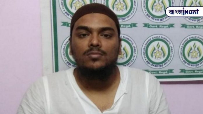 radical Muslim cleric Abbas Siddiqui thrashed by TMC workers