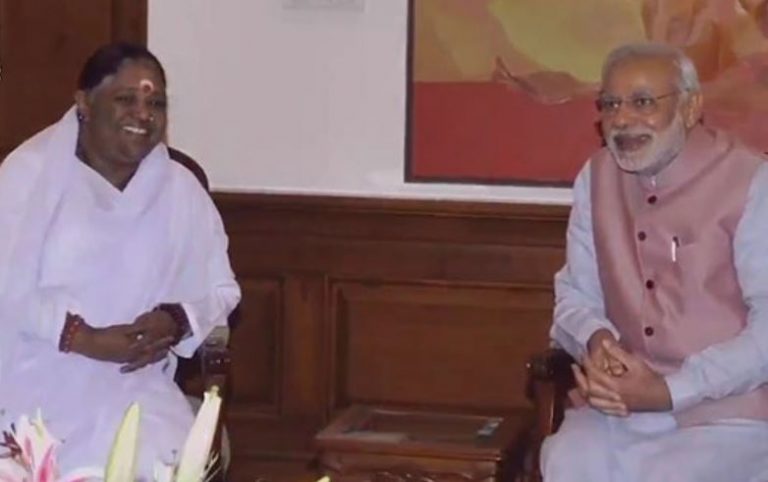 Mata Amritanandamayi sends special Raksha Bandhan greetings to the Prime Minister, PM Modi thanks the Nari Shakti of India
