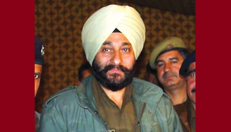 Suspended J&K DSP Devender Singh was working under Pakistani handlers in Pakistan High Commission for espionage activities: NIA chargesheet