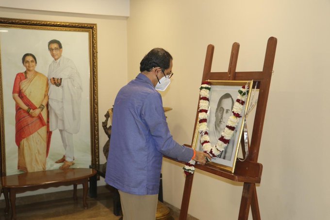 ‘Will Sonia Gandhi do the same for Balasaheb’: Netizens question as Uddhav Thackeray offers floral tribute to Rajiv Gandhi