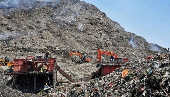 AAP compares sacred mountains with a landfill; netizens express disgust