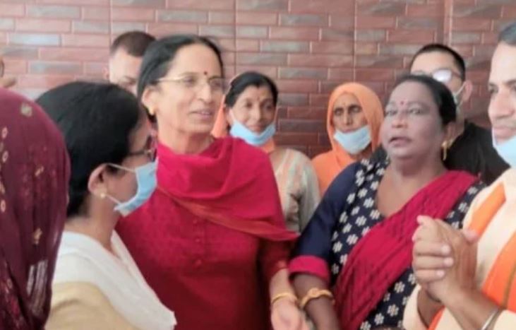 ‘We have been Congress supporters, but Amit Shah helped us’: Kangana’s mother Asha Ranaut speaks up after her daughter was hounded