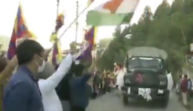Indian Army convoy greeted by Tibetan community members in Shimla