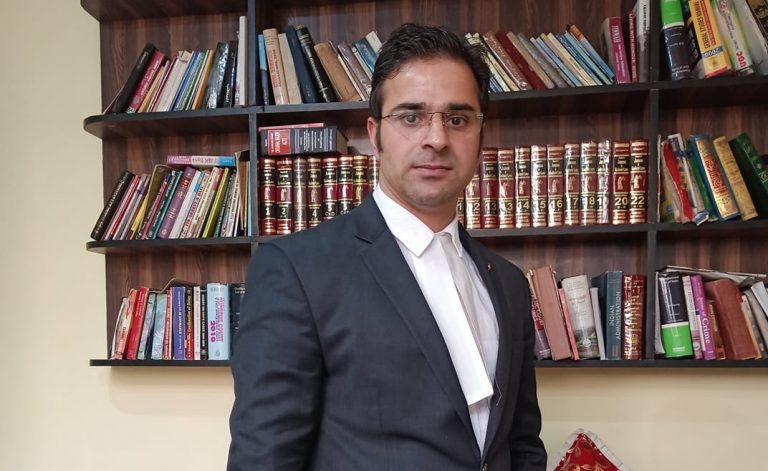 Hours before his assassination, advocate Babar Qadri slammed J&K Bar Association of being a Hurriyat outpost, accusing them of  colluding with separatists