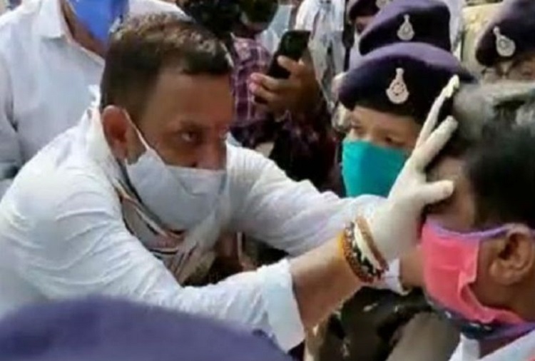 Madhya Pradesh: Congress party workers attack SDM and blacken his face during a protest, NSA slapped