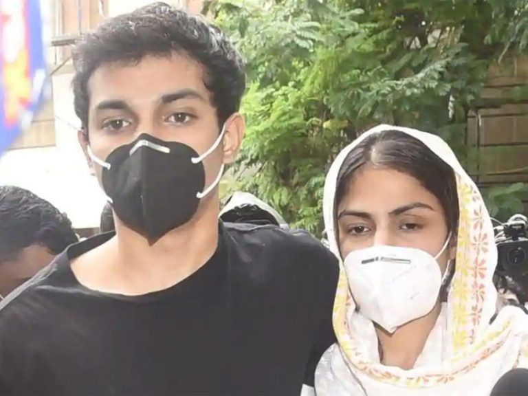 Amid speculations of imminent arrest, Rhea Chakraborty reaches NCB office for interrogation