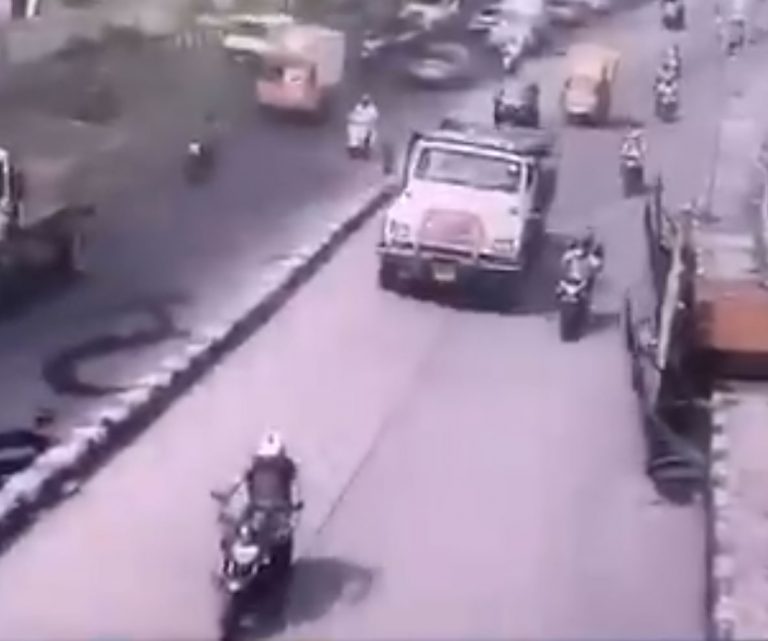 28-year-old biker dies after a metro rail barricading falls in Mumbai, video goes viral