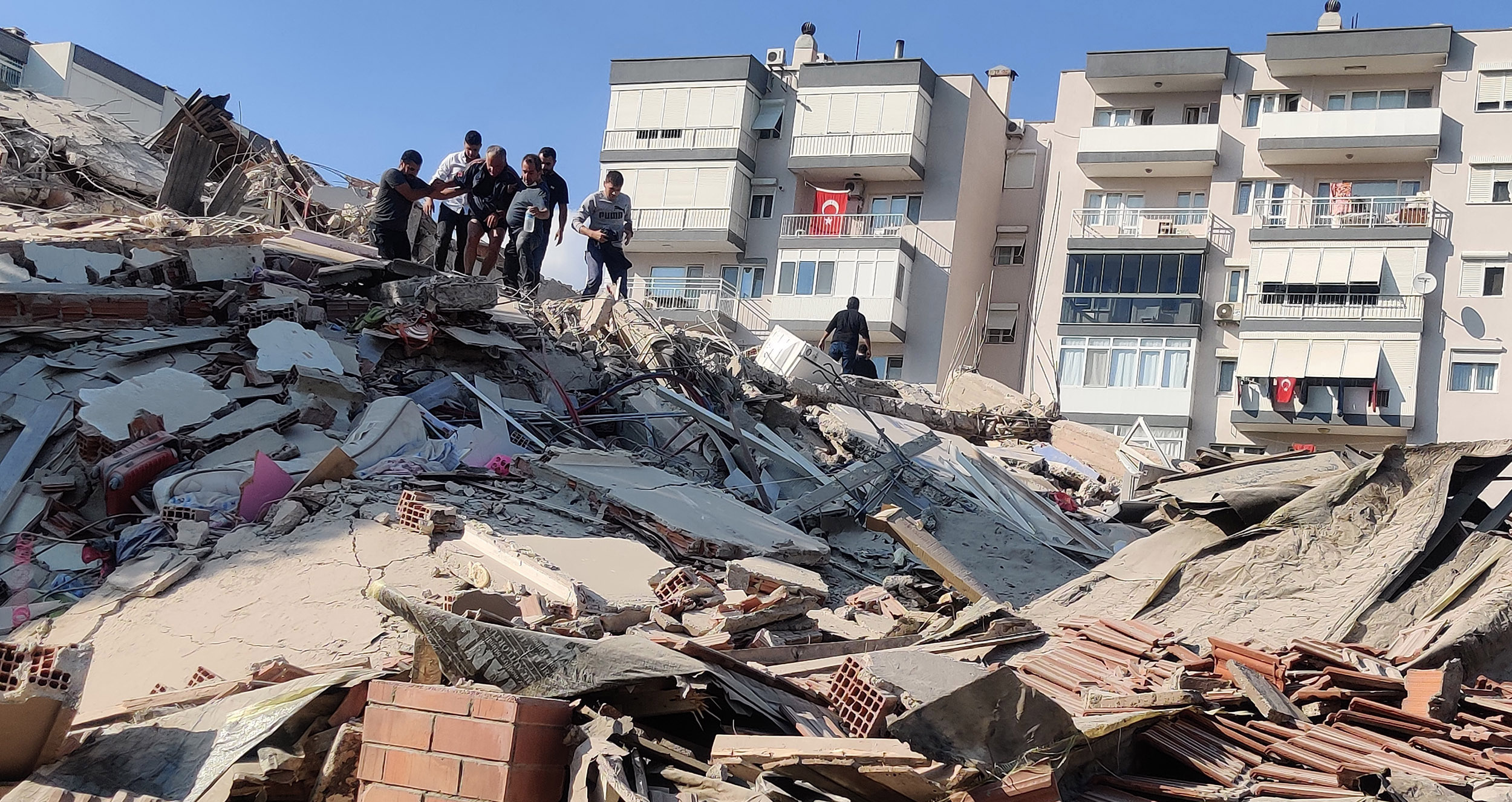 Massive Earthquake of 7.0 magnitude jolts Turkey and Greece, 4 dead