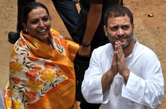 Congress minister Yashomati Thakur with Rahul Gandhi
