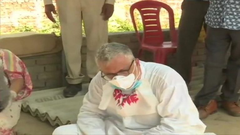 TMC Delegation including Derek O’Brien stopped by UP Police while trying to enter Hathras
