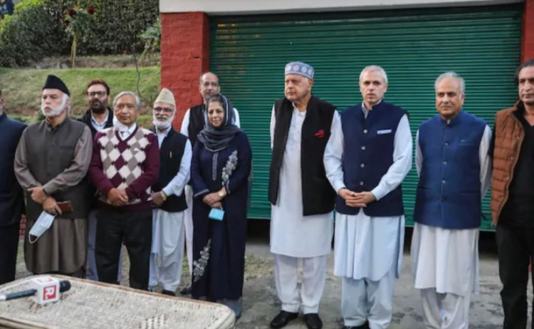 Farooq Abdullah, Mehbooba Mufti, Sajjad Lone come together to form ‘Gupkar Alliance’, vow to restore articles 370, 35A and statehood in Jammu & Kashmir