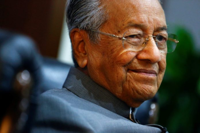 Former Malaysian PM says Muslims have right to kill French people