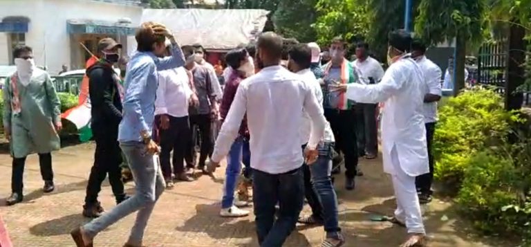 Who will hold banner and appear on TV? Mumbai Congress workers ‘protesting’ over Hathras fight among each other