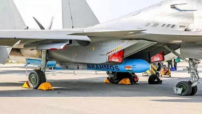 India successfully test-fires BrahMos supersonic cruise missile from a Sukhoi-30, hits target 4000 km away from the staring airbase