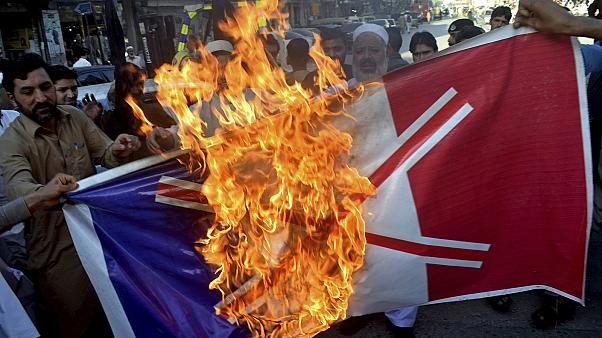 Pakistani government signs a pact with extremist group to end protests against France