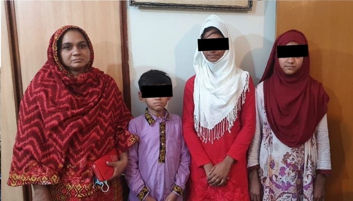 Pakistan: Deaf-mute minor Christian girl abducted by son-mother duo, forcefully converted, married, and gang-raped by 5 men for 2 months