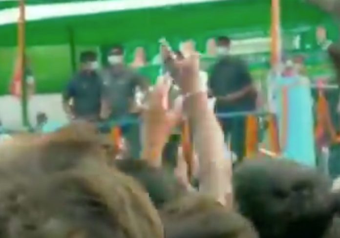 Onions pelted at Bihar Chief Minister Nitish Kumar in a rally in Madhubani's Harlakhi